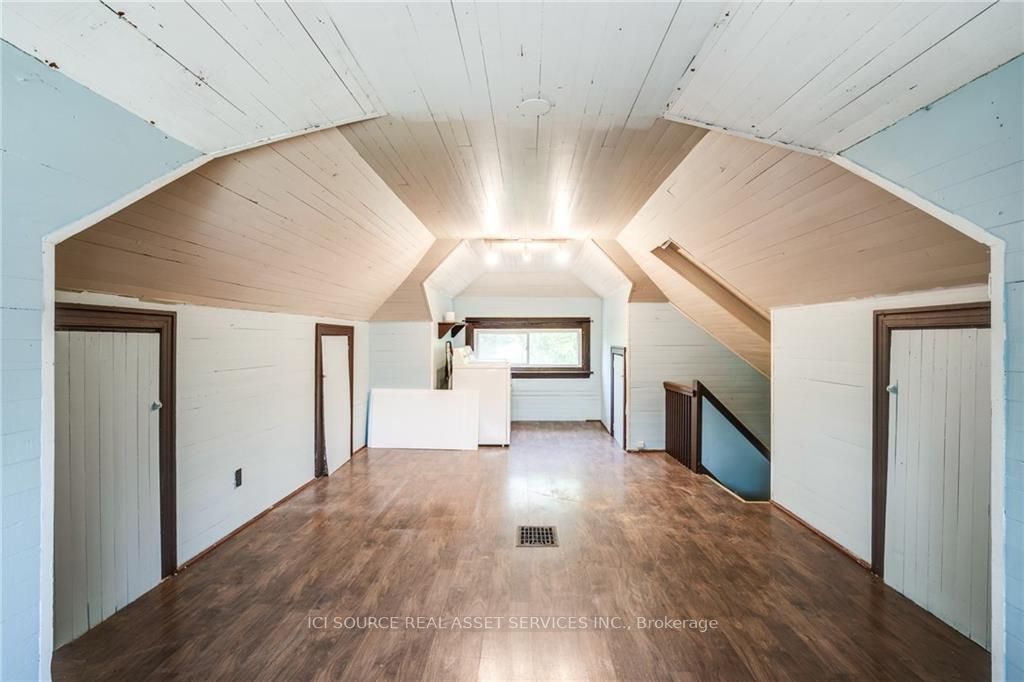 16 EASTBOURNE Avenue, #Upper