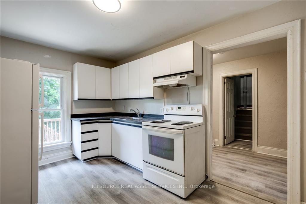 16 EASTBOURNE Avenue, #Upper