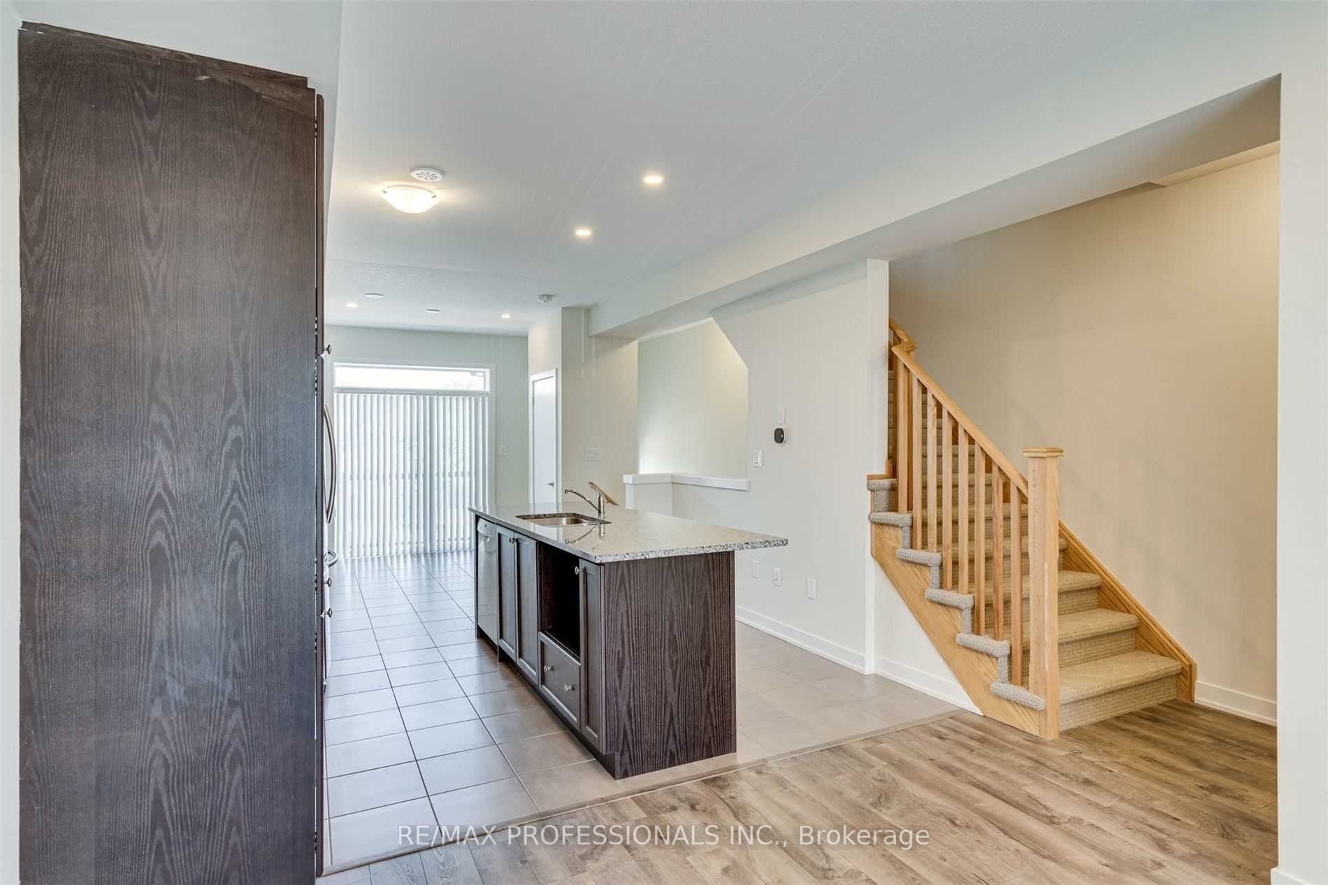 590 North Service Rd, #31