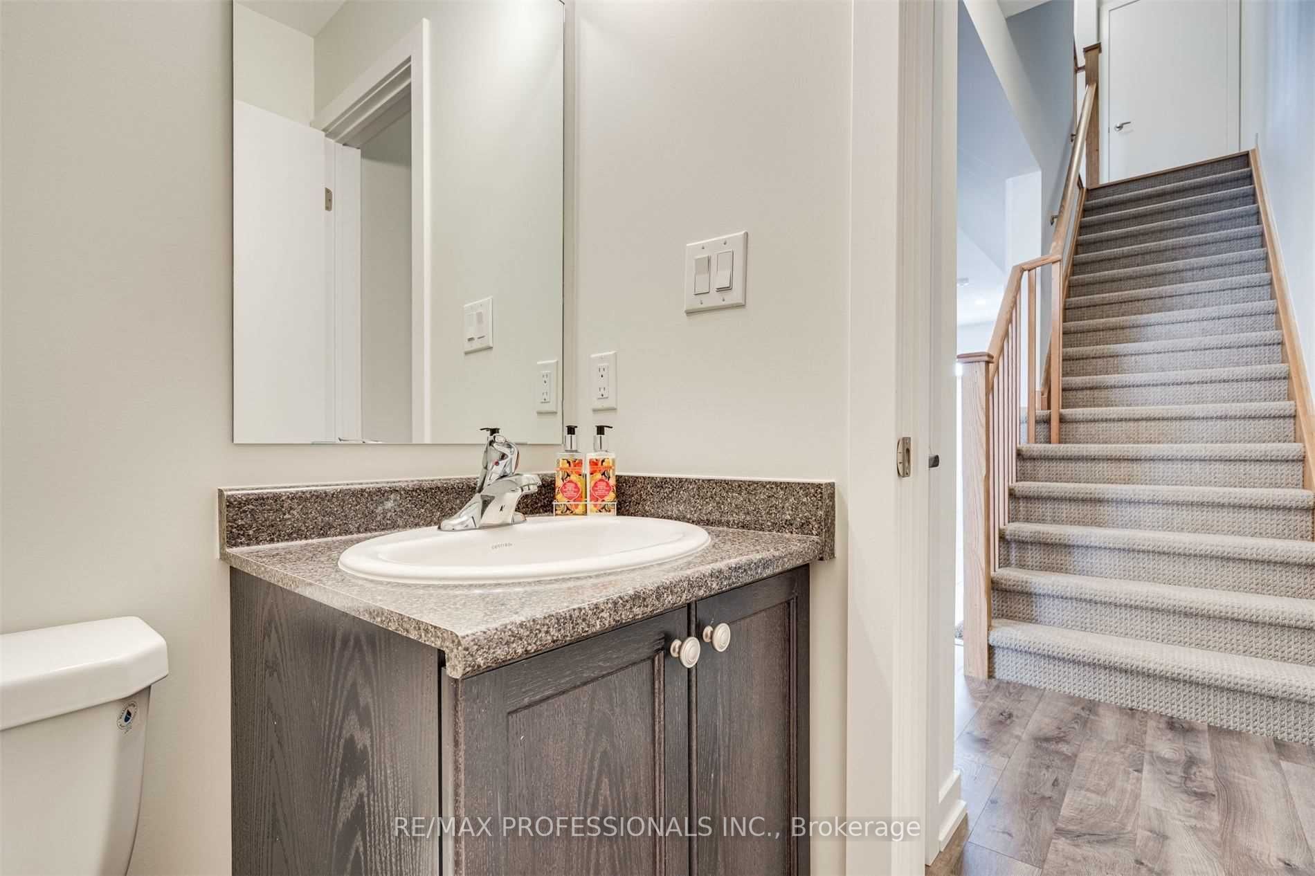 590 North Service Rd, #31