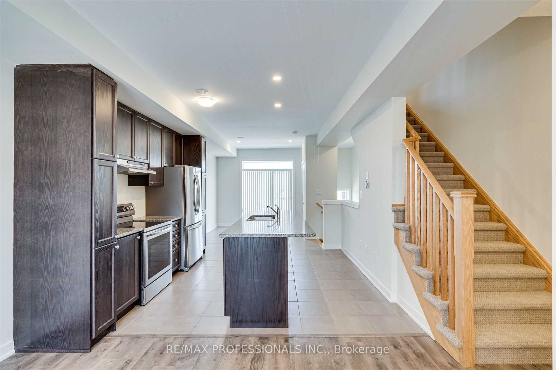 590 North Service Rd, #31