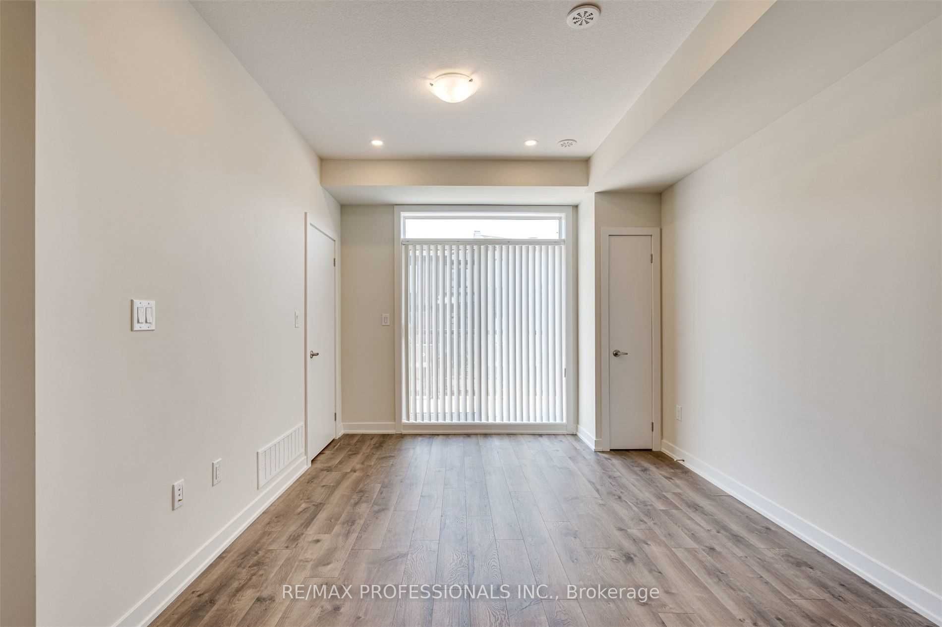 590 North Service Rd, #31