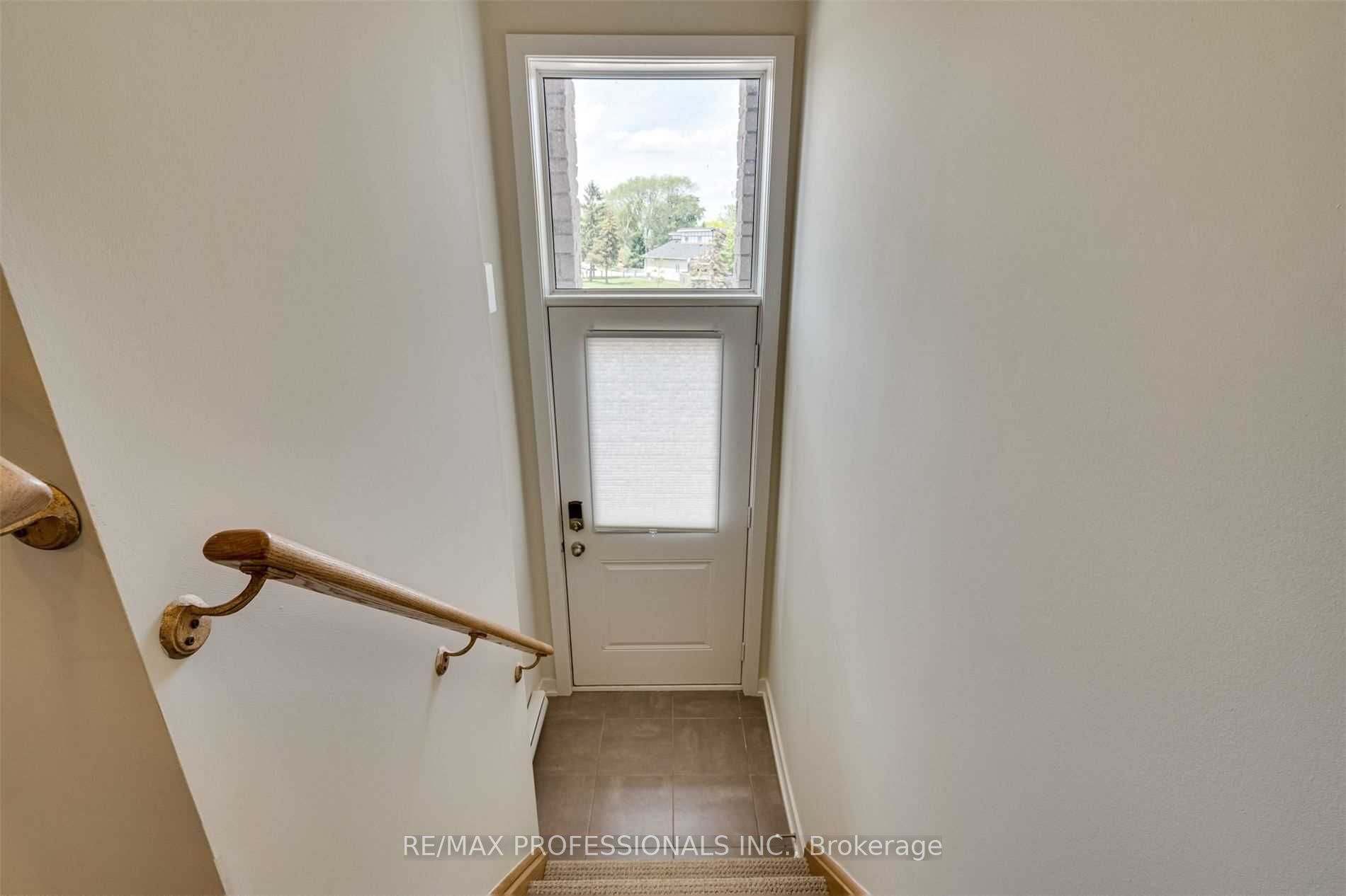 590 North Service Rd, #31