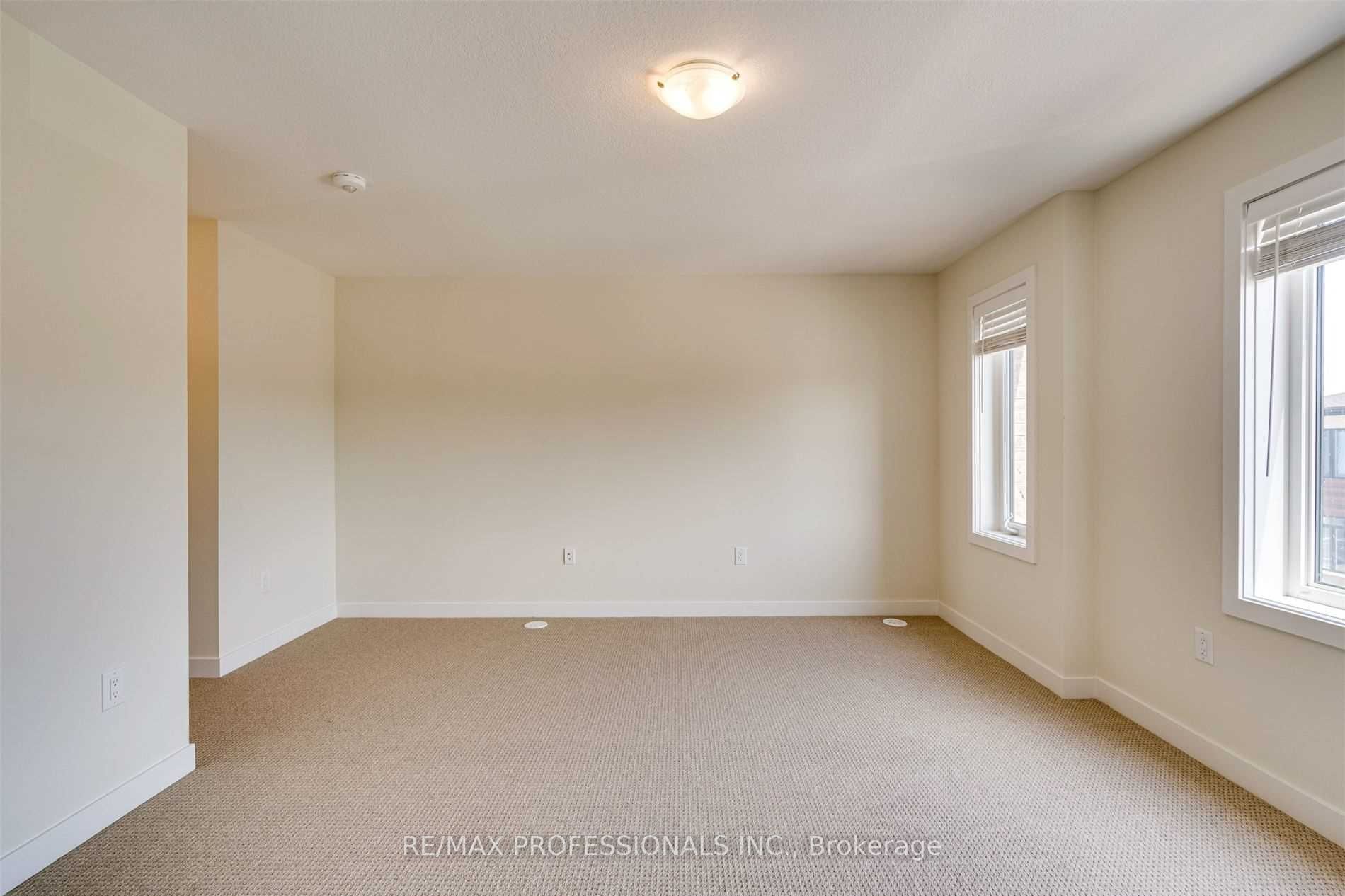 590 North Service Rd, #31