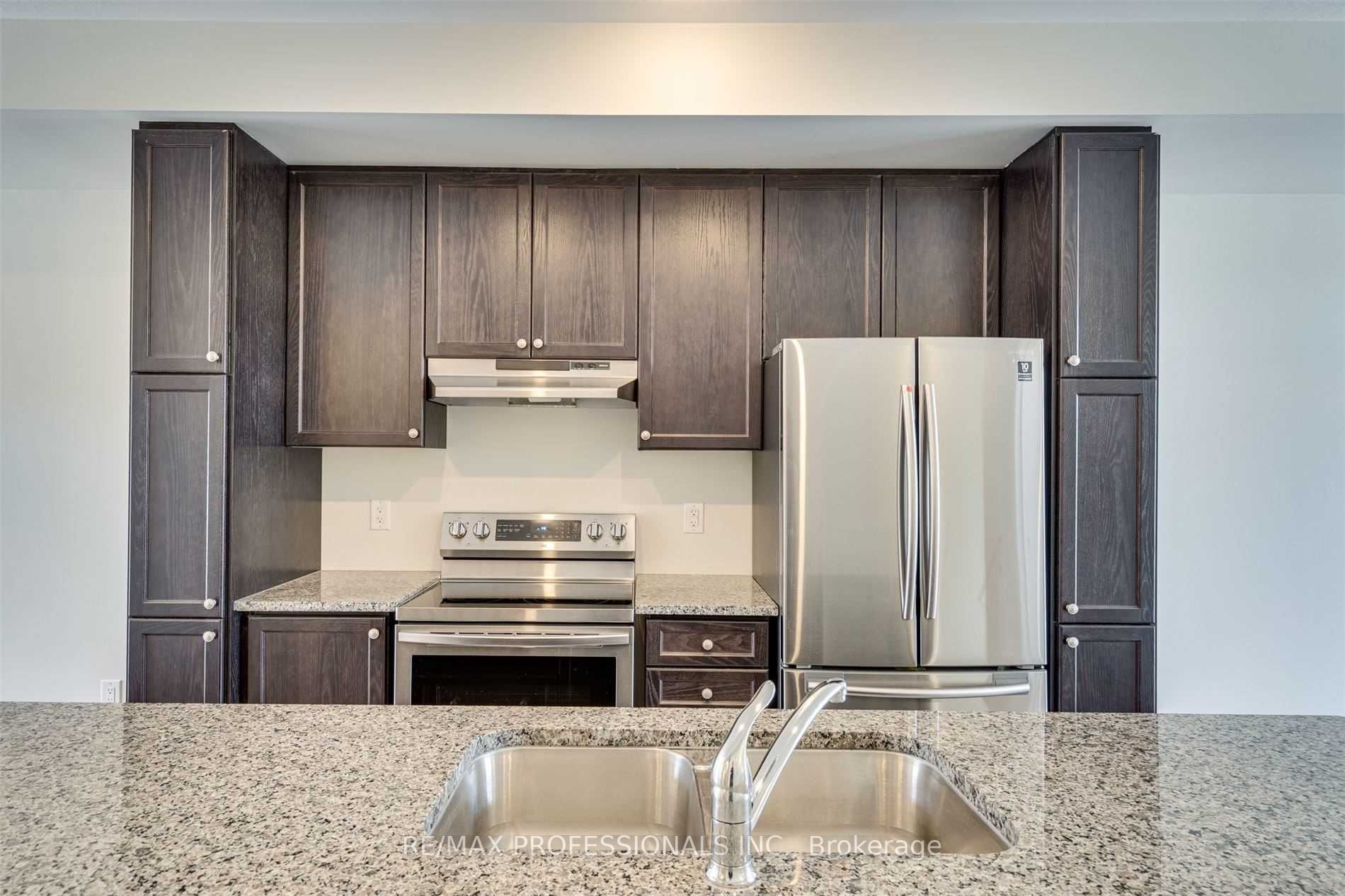 590 North Service Rd, #31