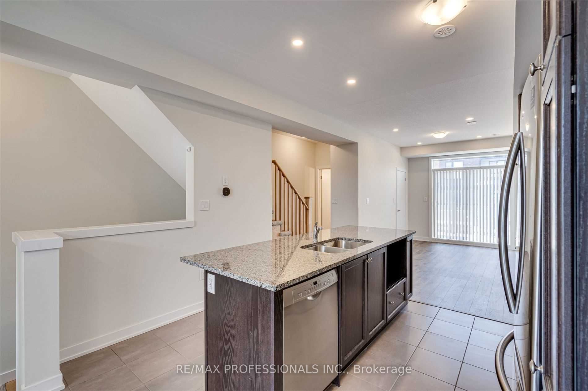 590 North Service Rd, #31