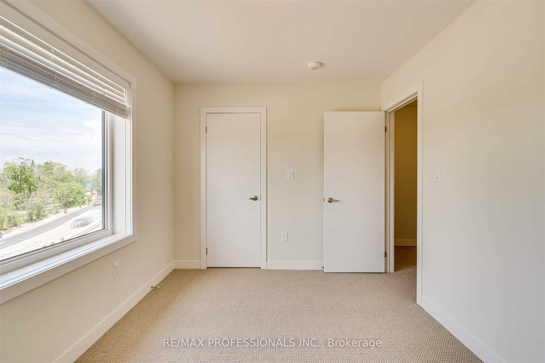 590 North Service Rd, #31