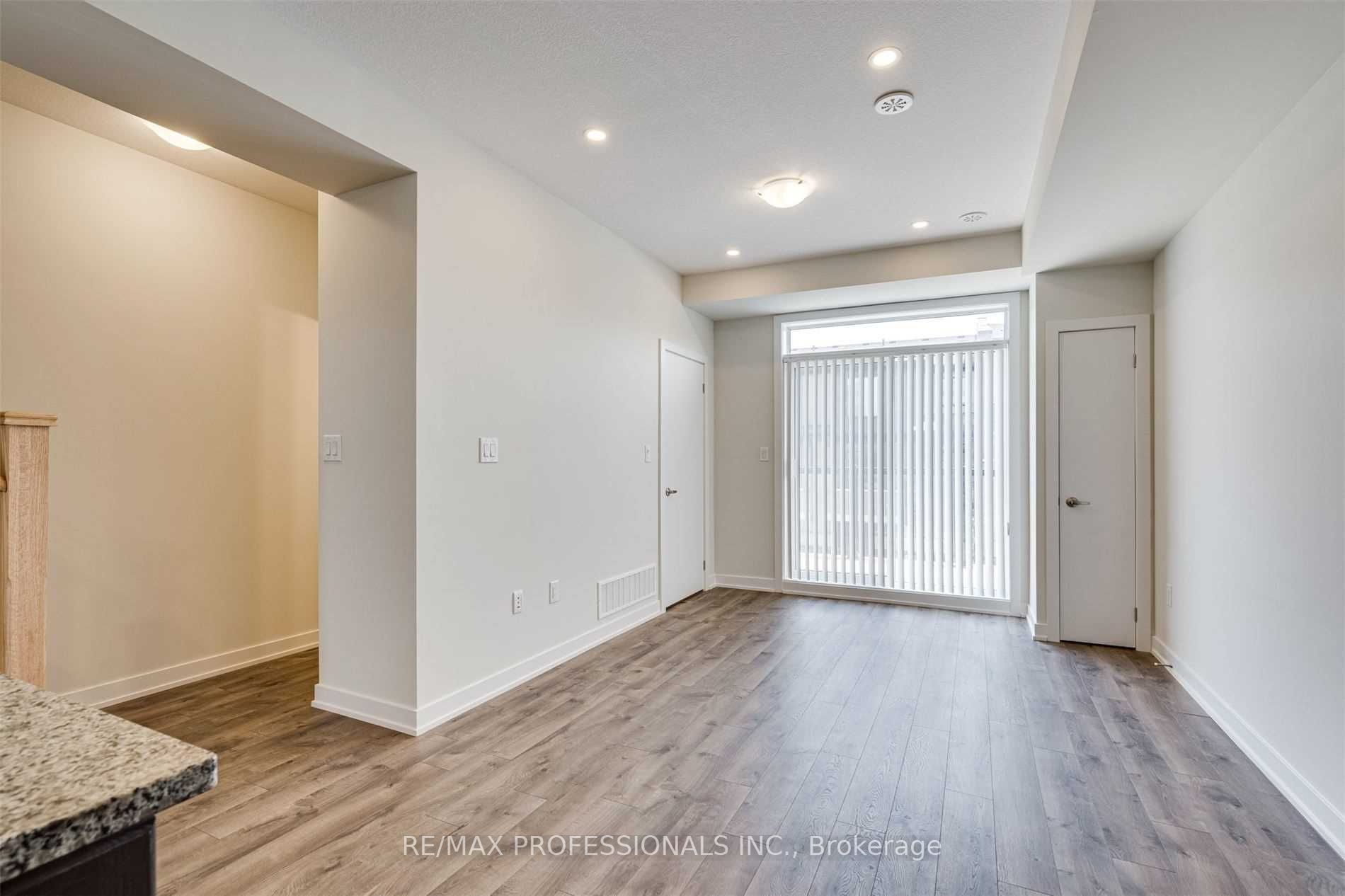 590 North Service Rd, #31