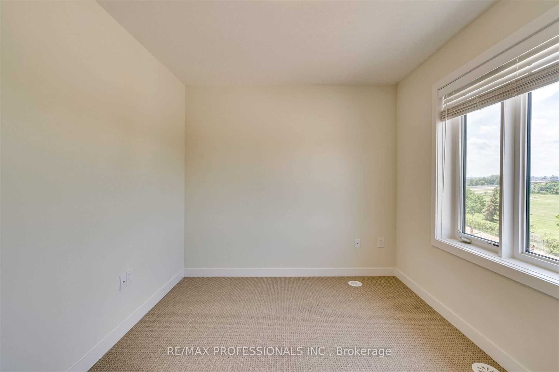590 North Service Rd, #31