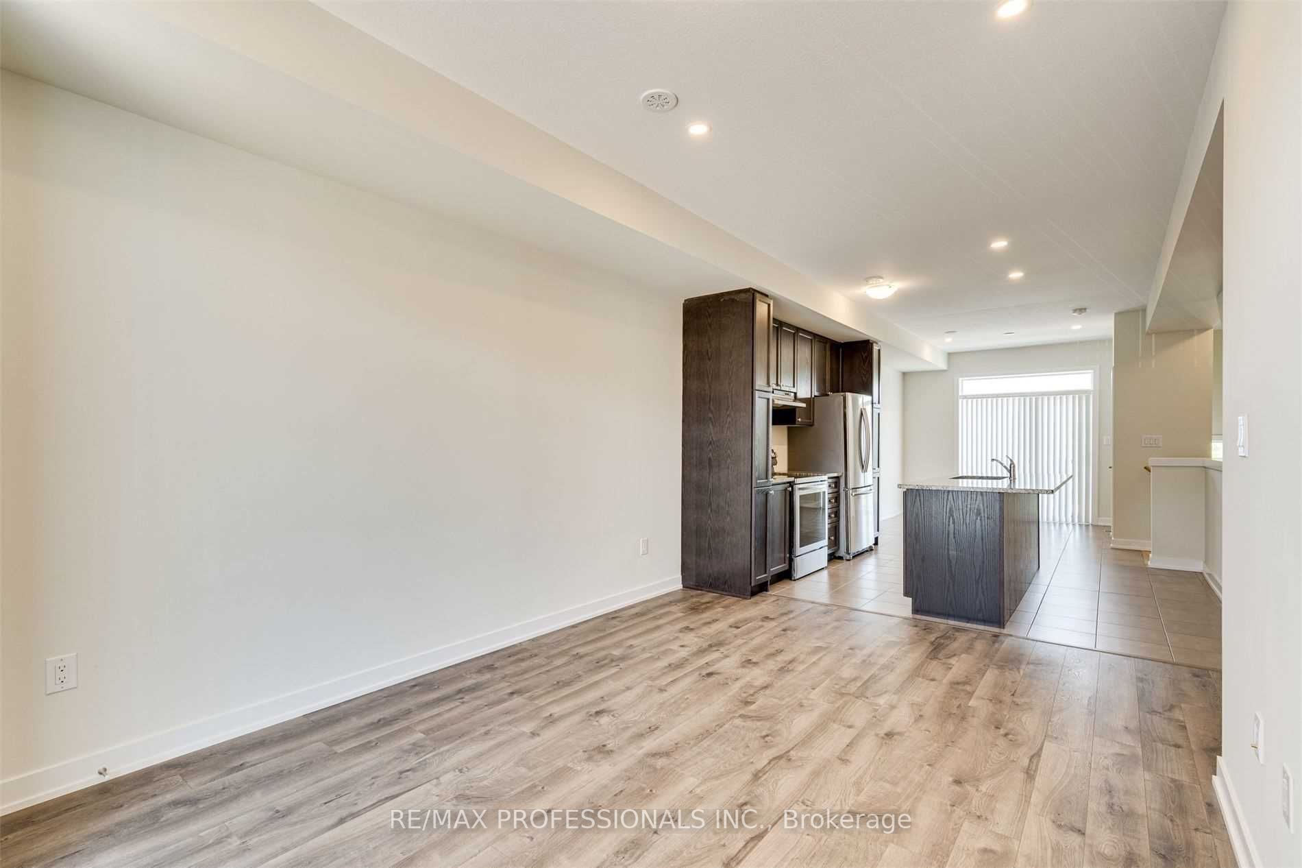590 North Service Rd, #31