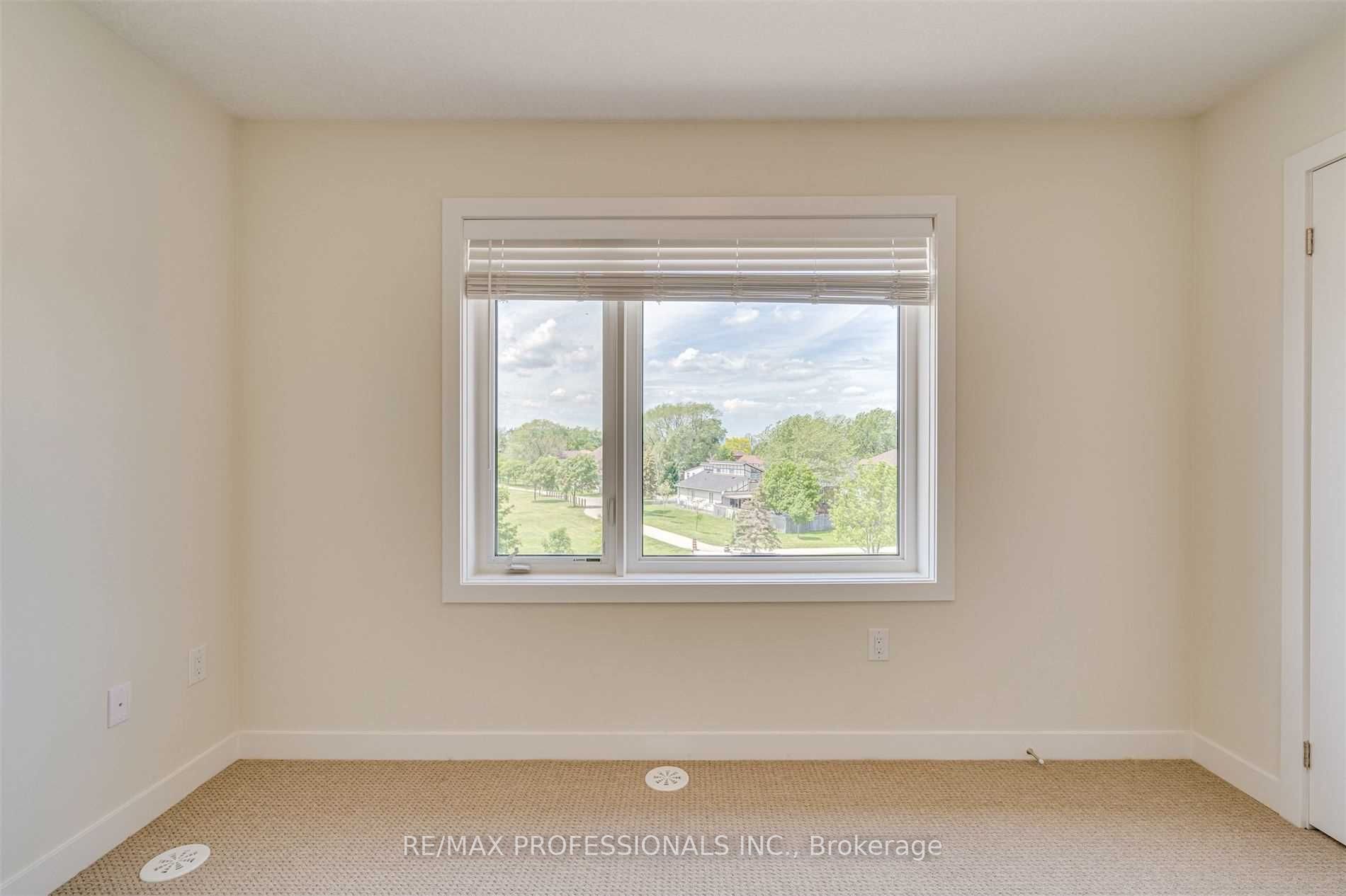 590 North Service Rd, #31