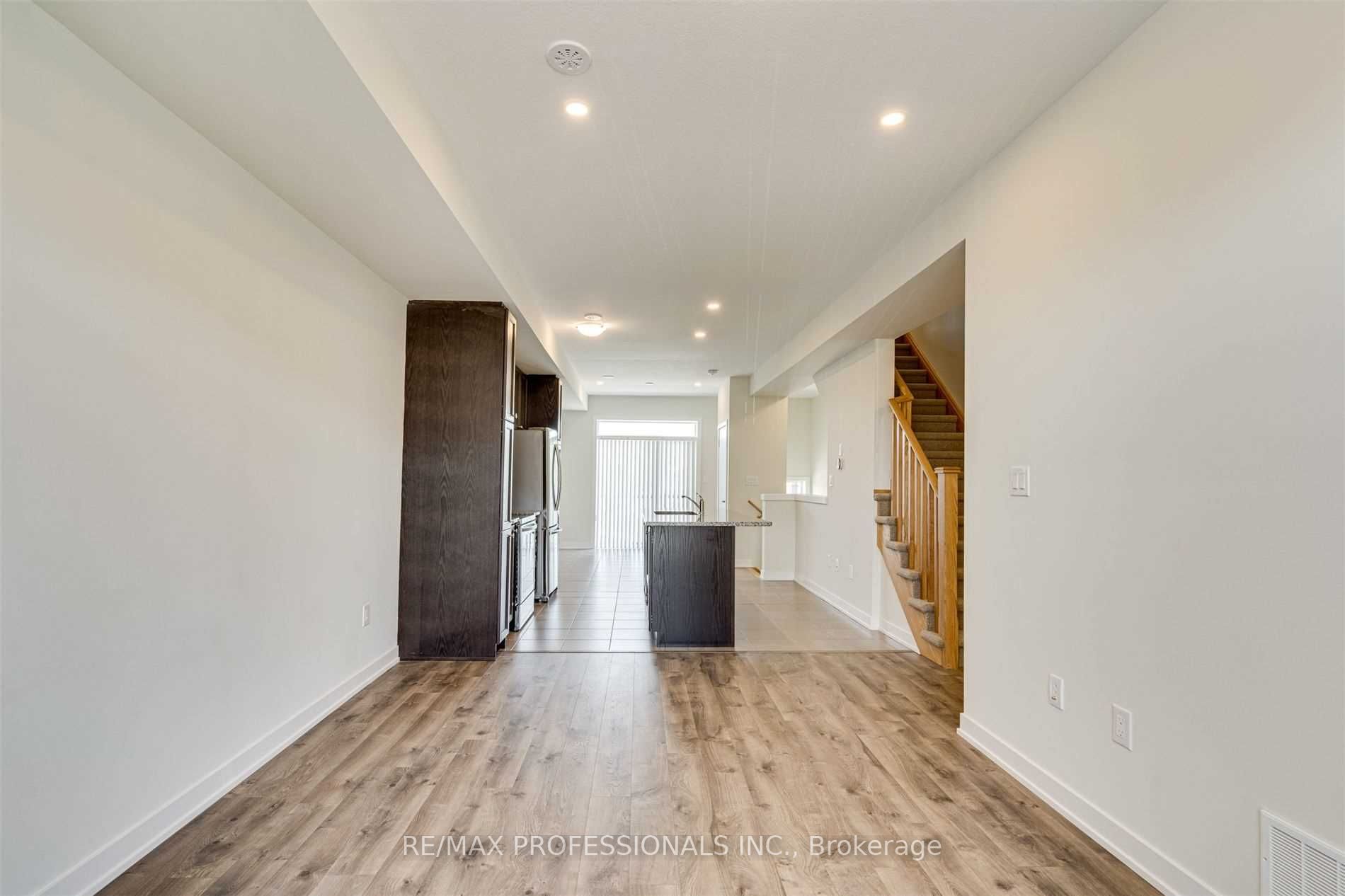 590 North Service Rd, #31