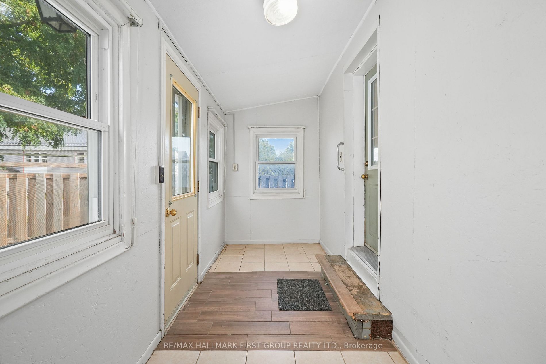267 University Ave W