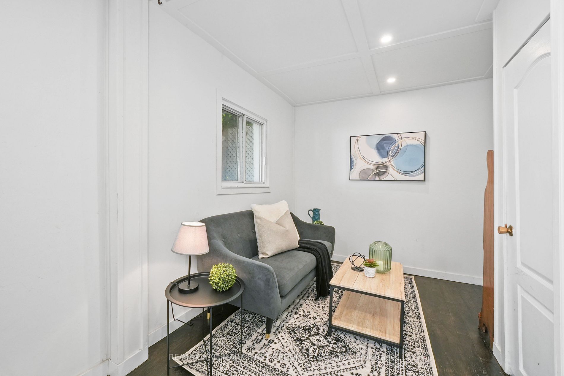 267 University Ave W
