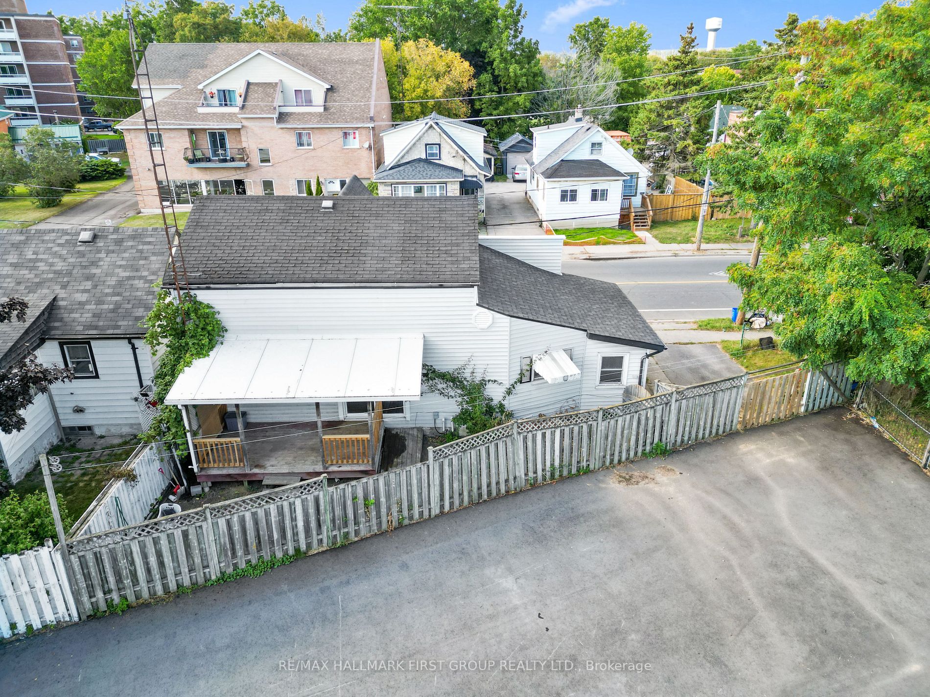 267 University Ave W