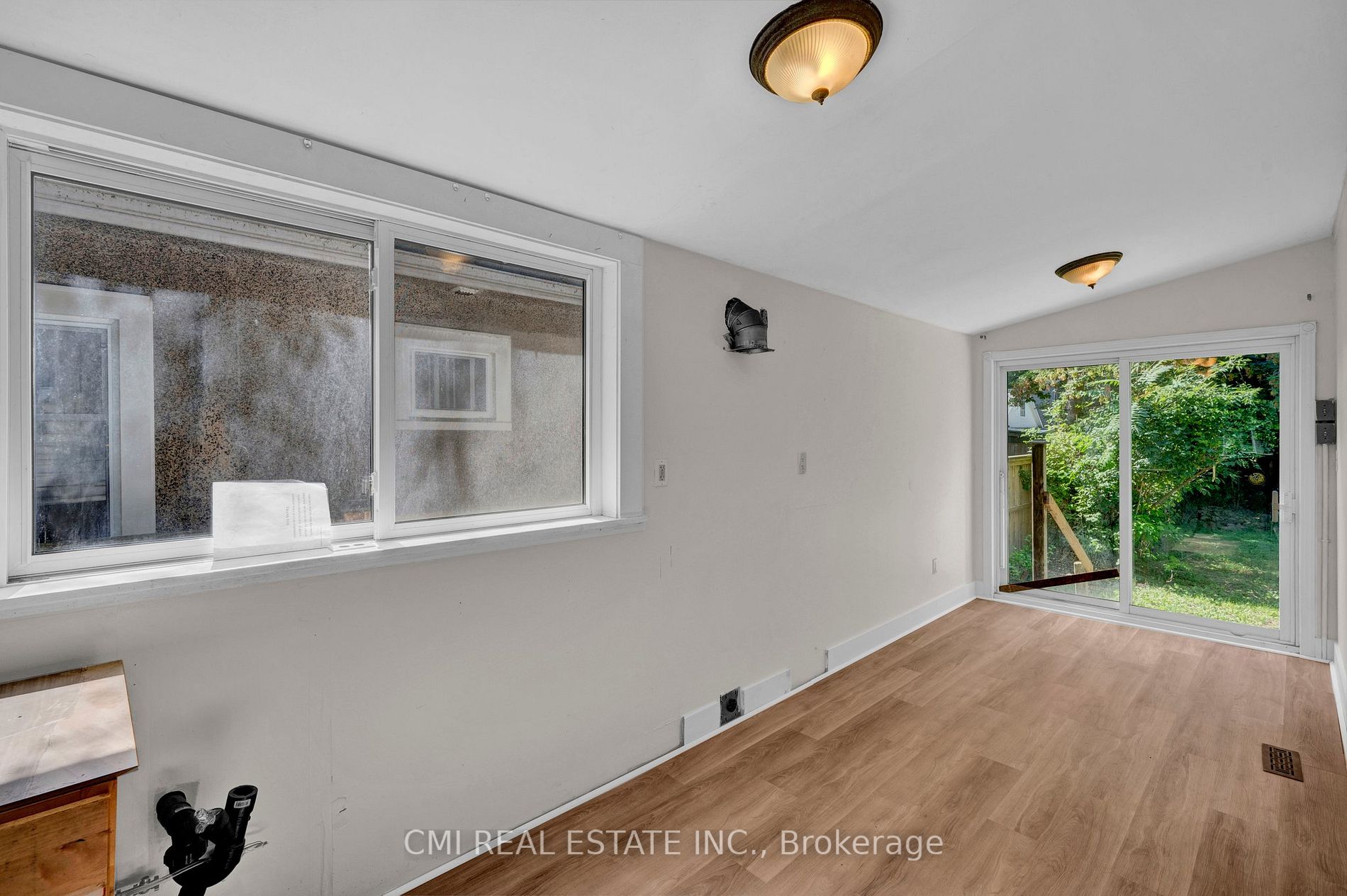 7 George St