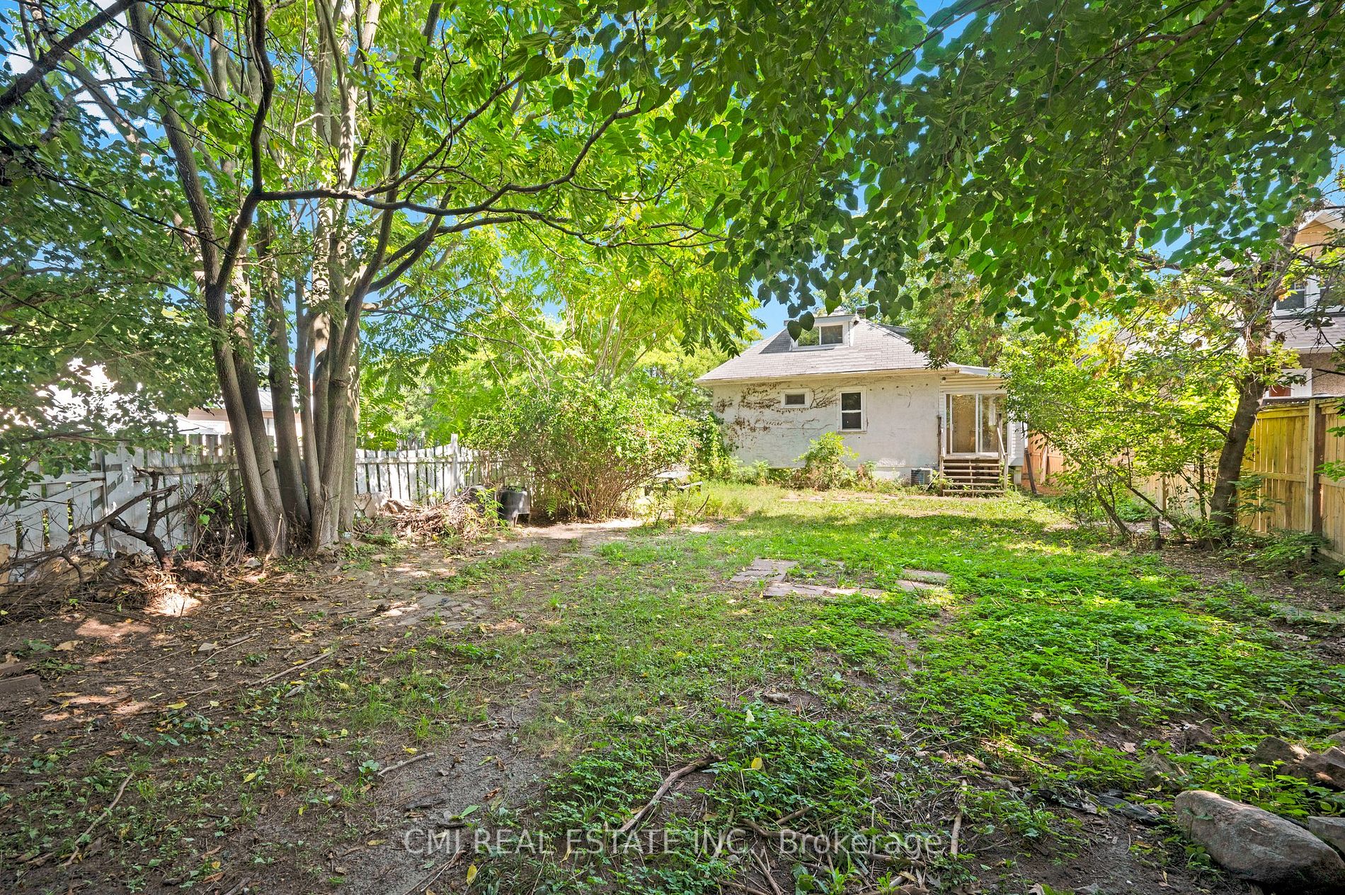 7 George St