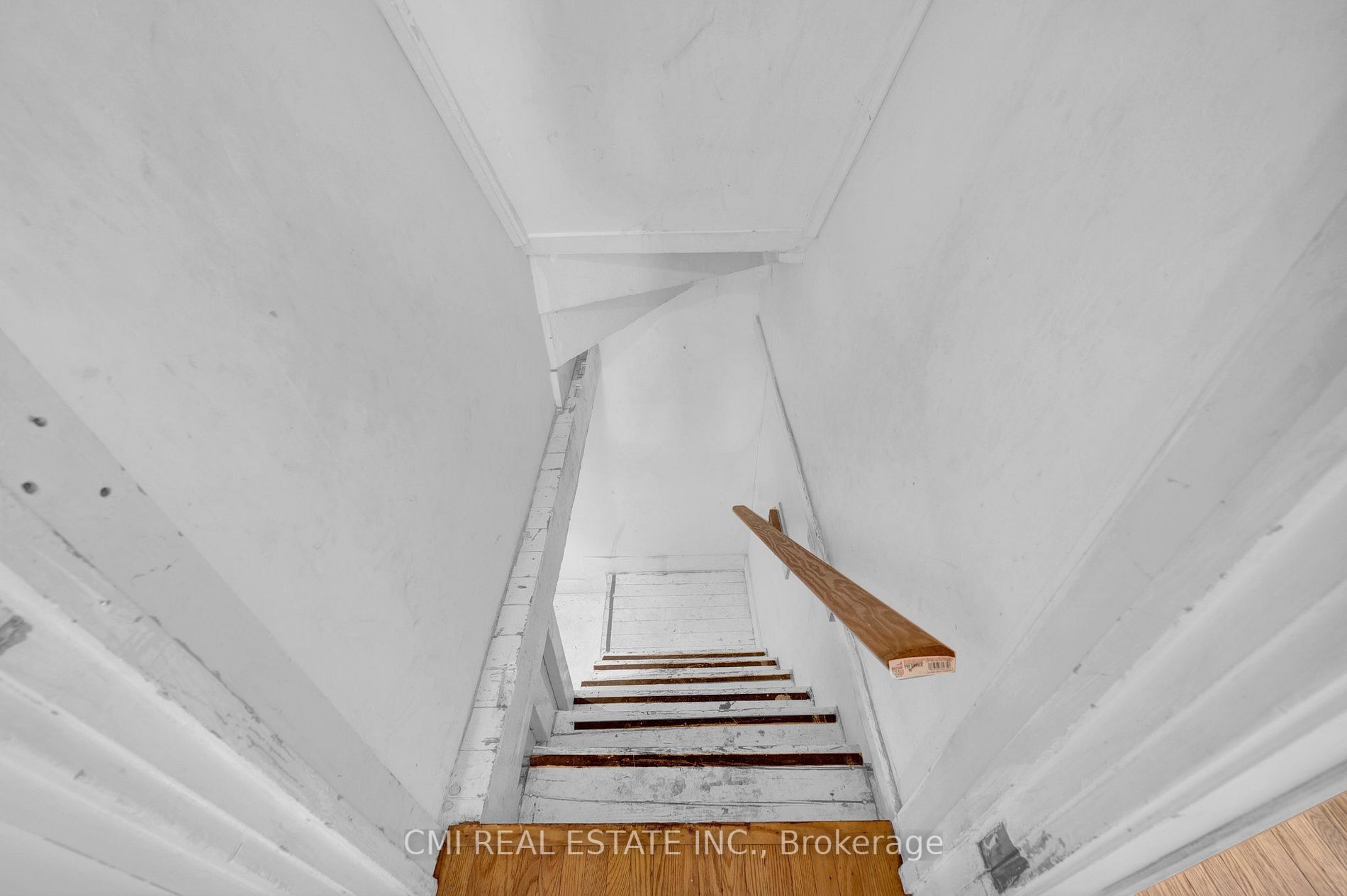 7 George St