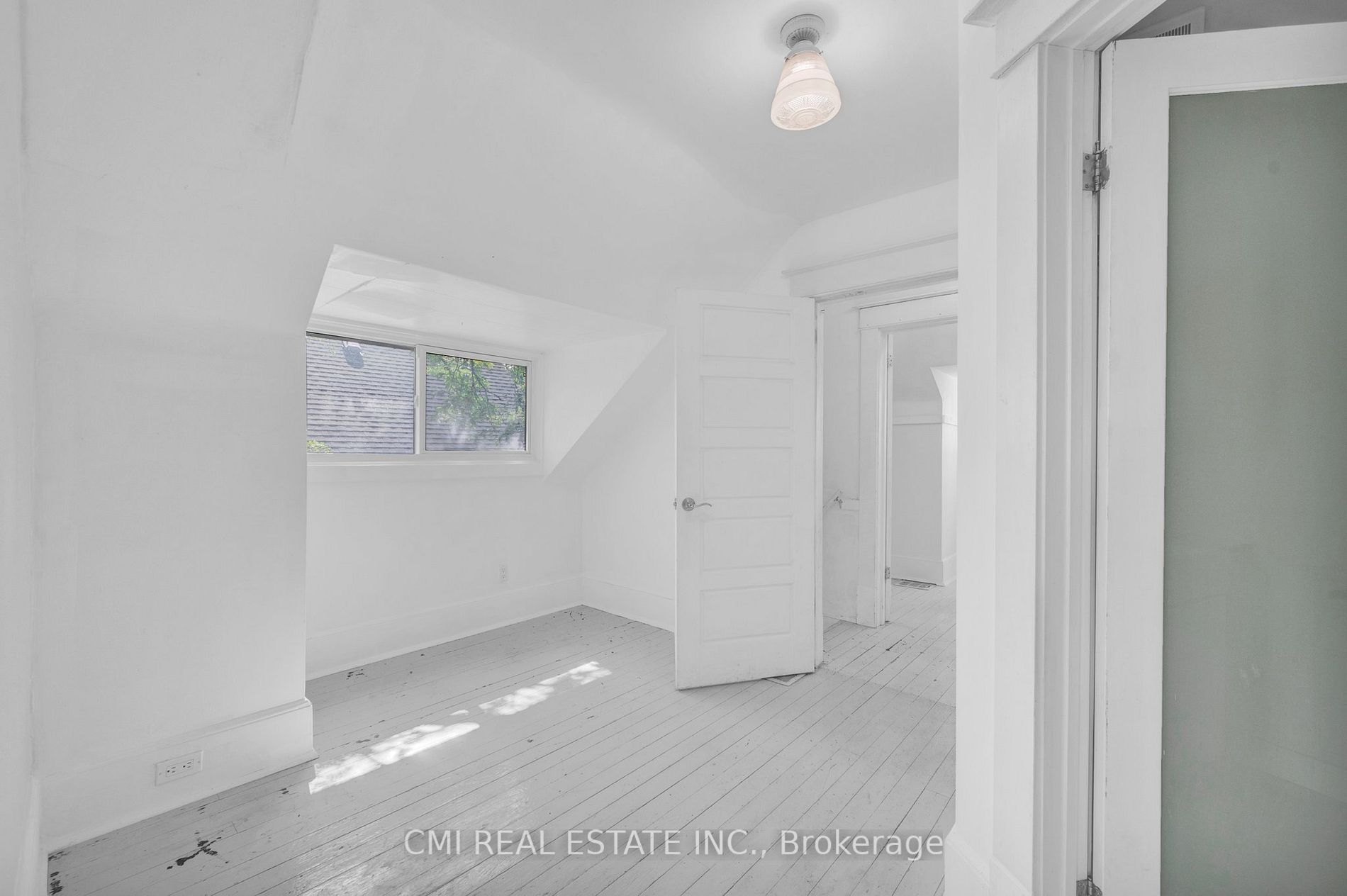 7 George St