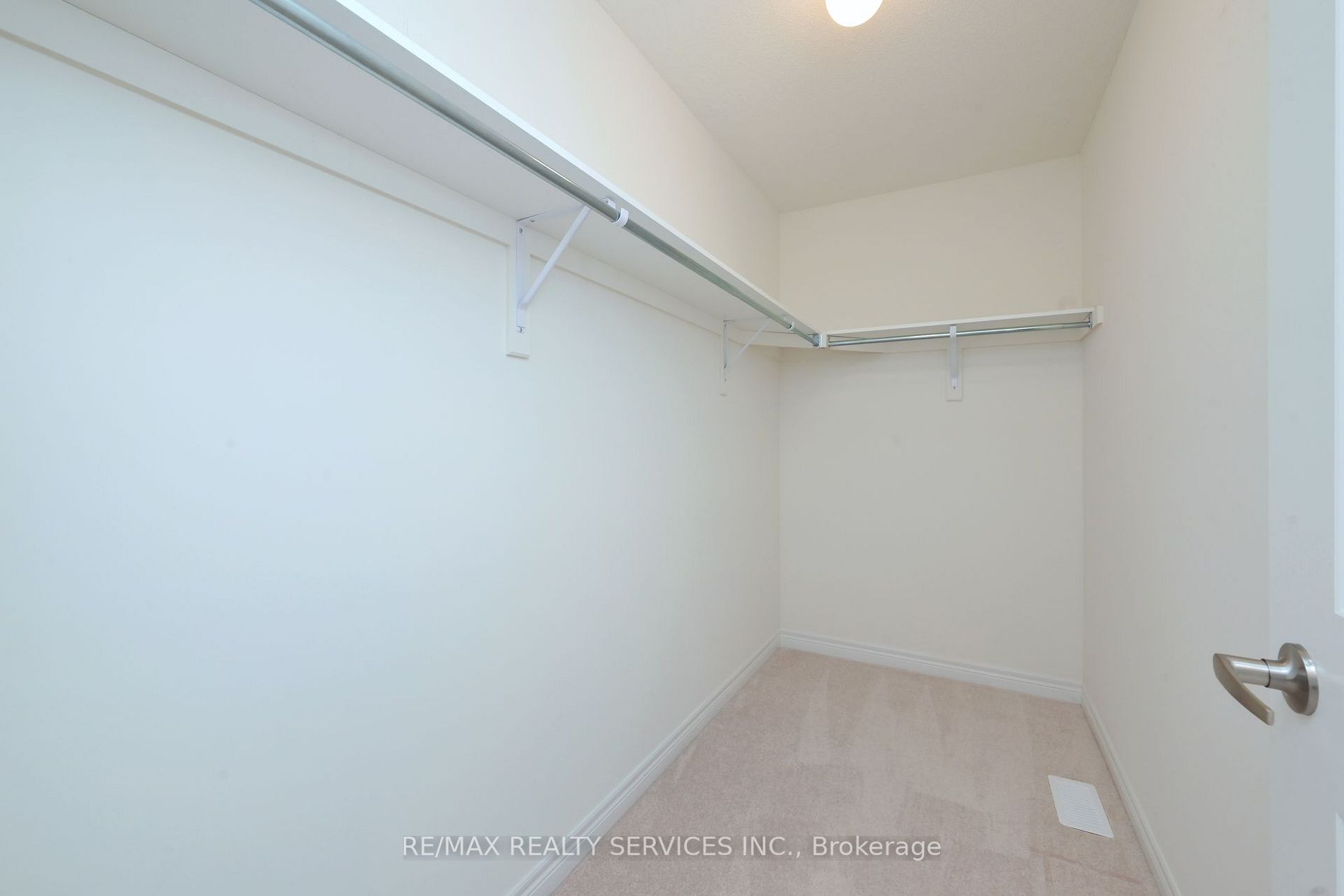 777 Gilmour Crescent