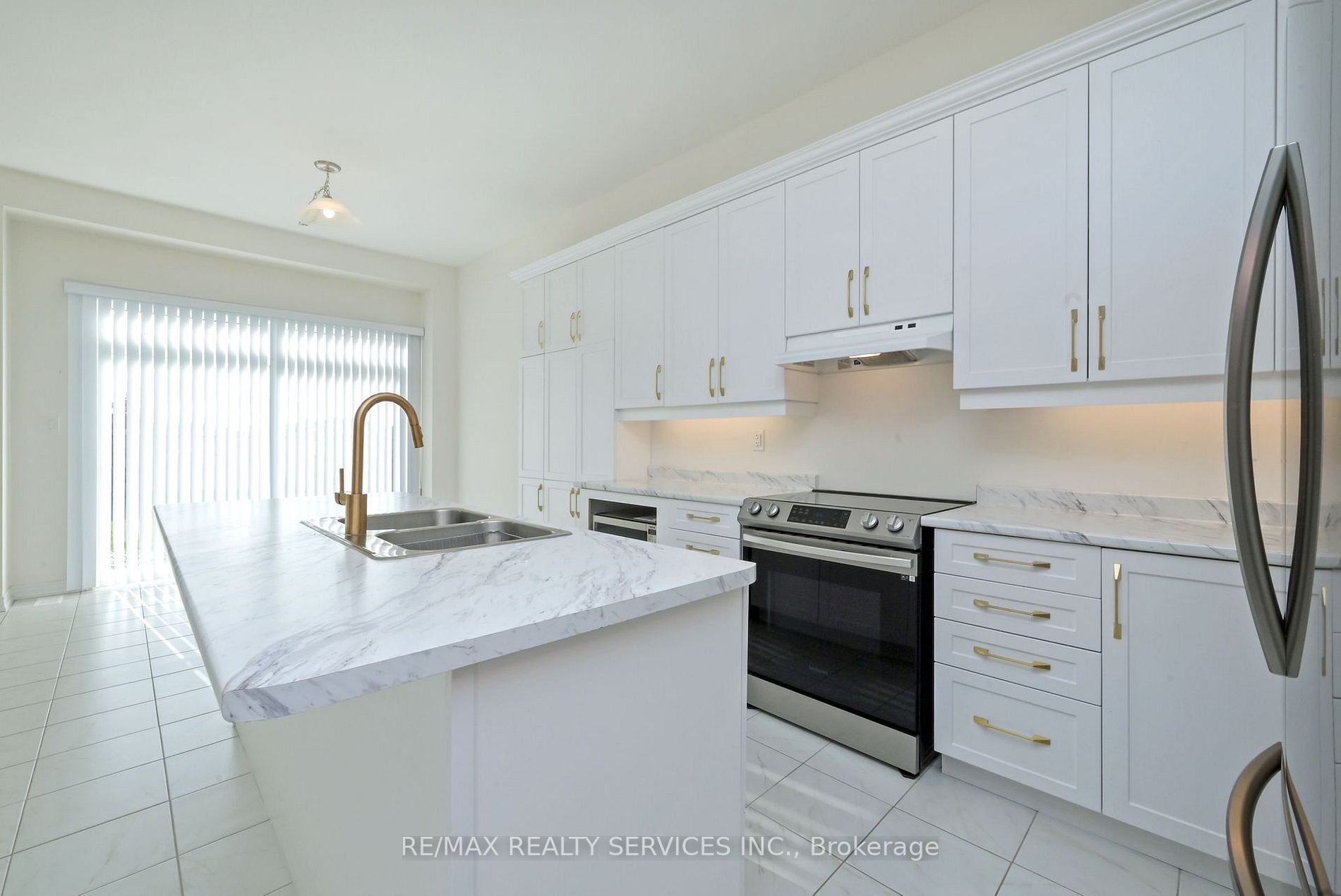 777 Gilmour Crescent