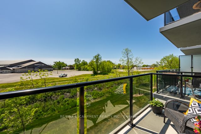 64 Main St N, #205