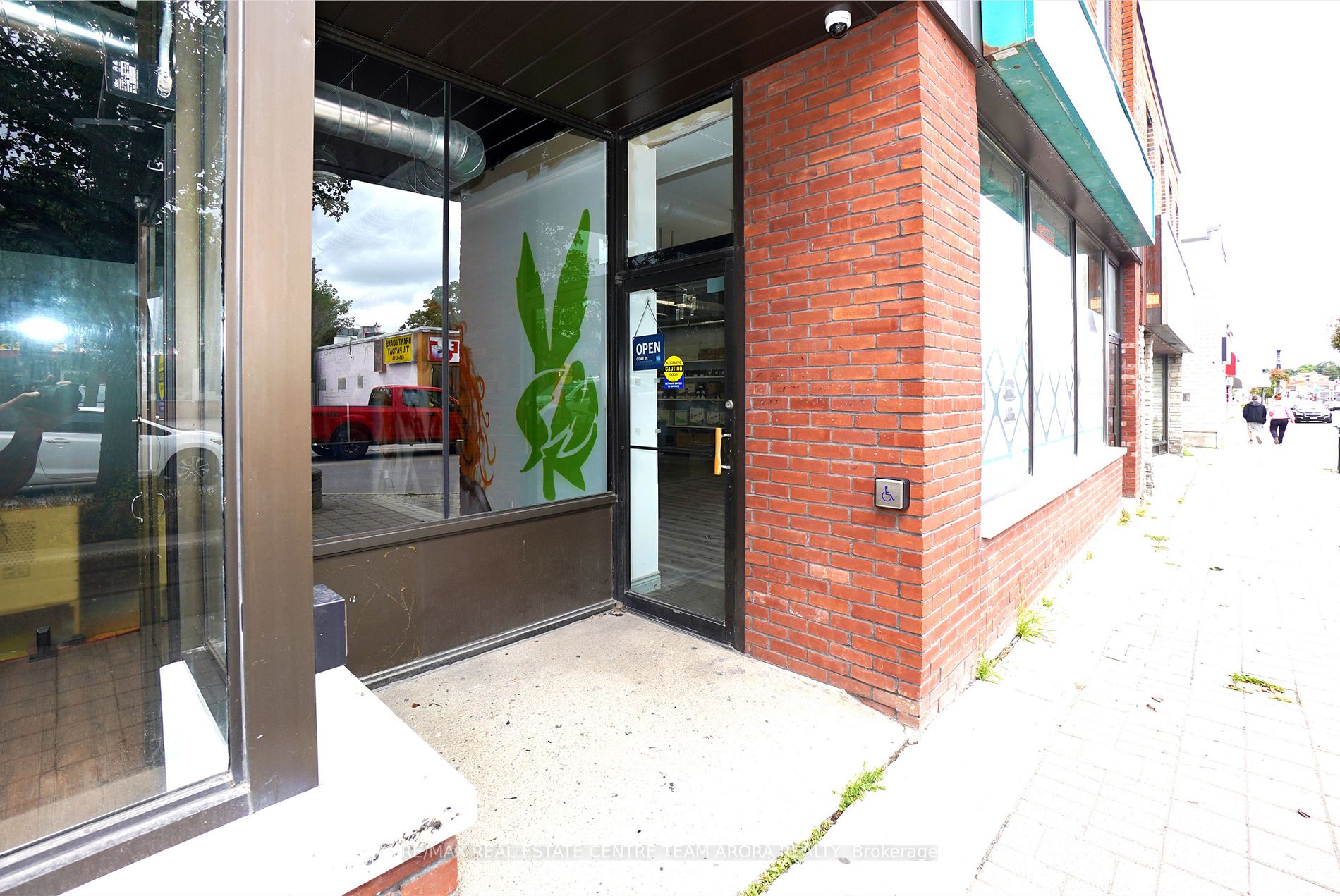 581 Dundas St, #579