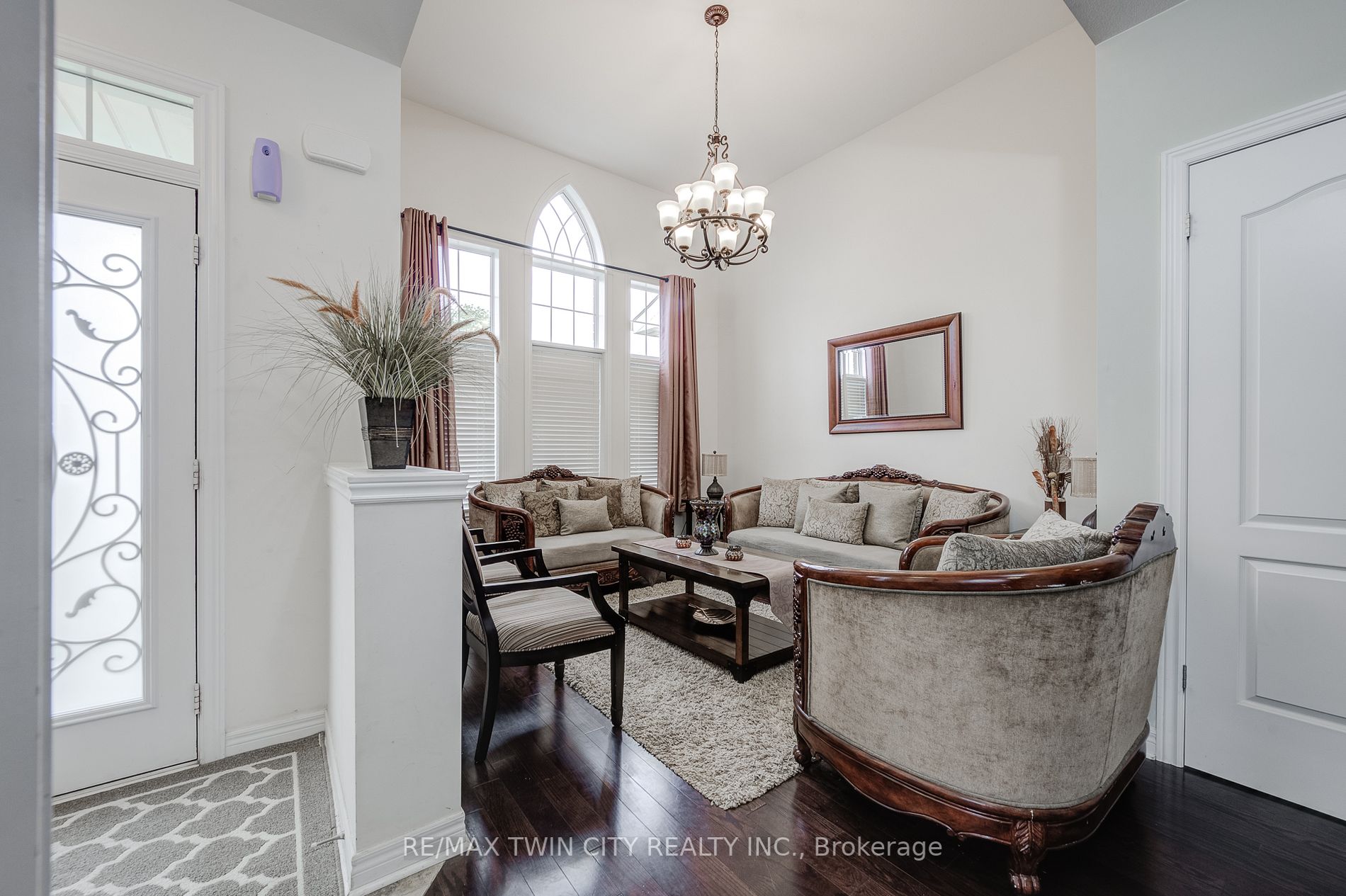 212 Dorchester Crt
