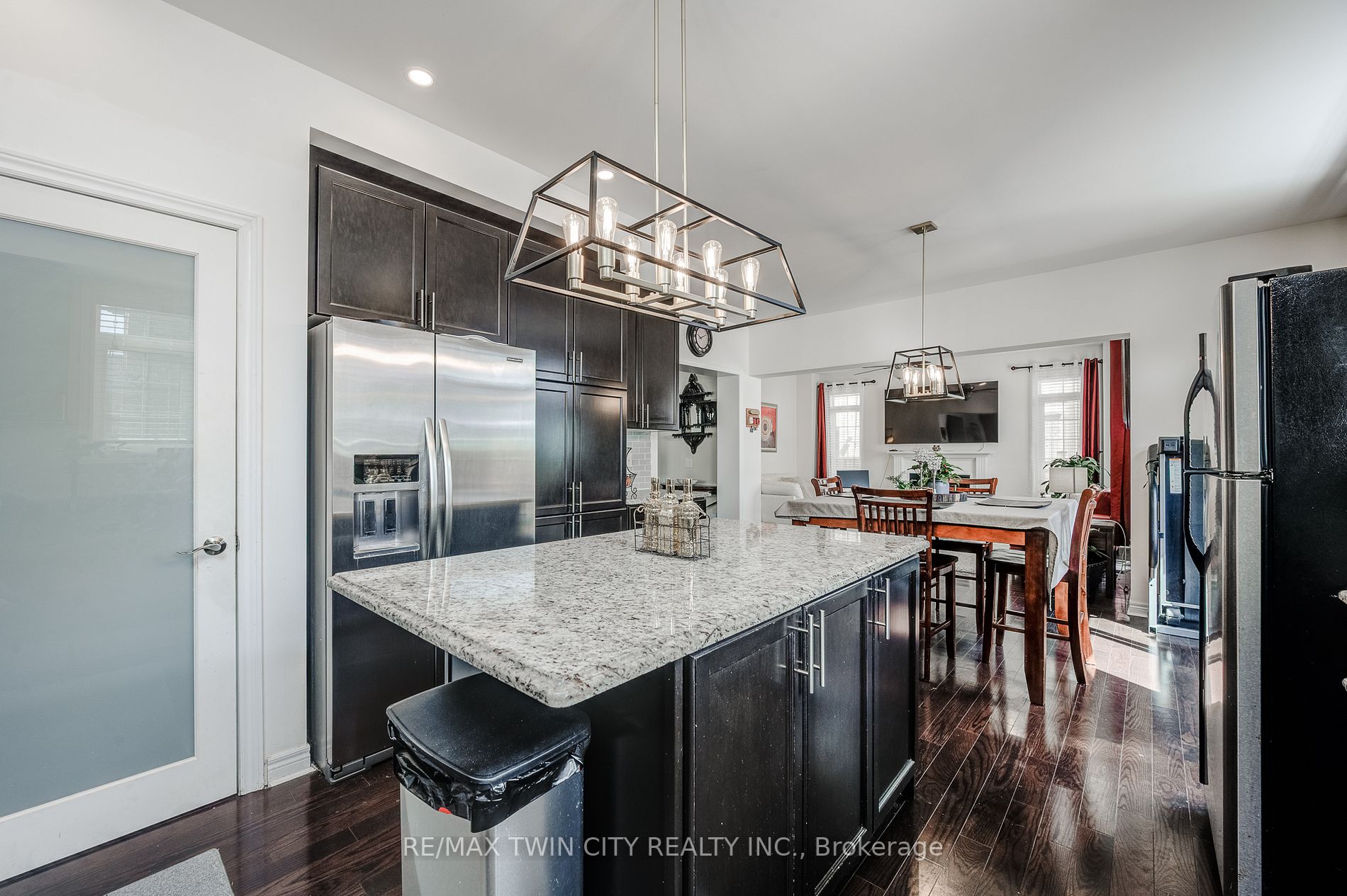 212 Dorchester Crt