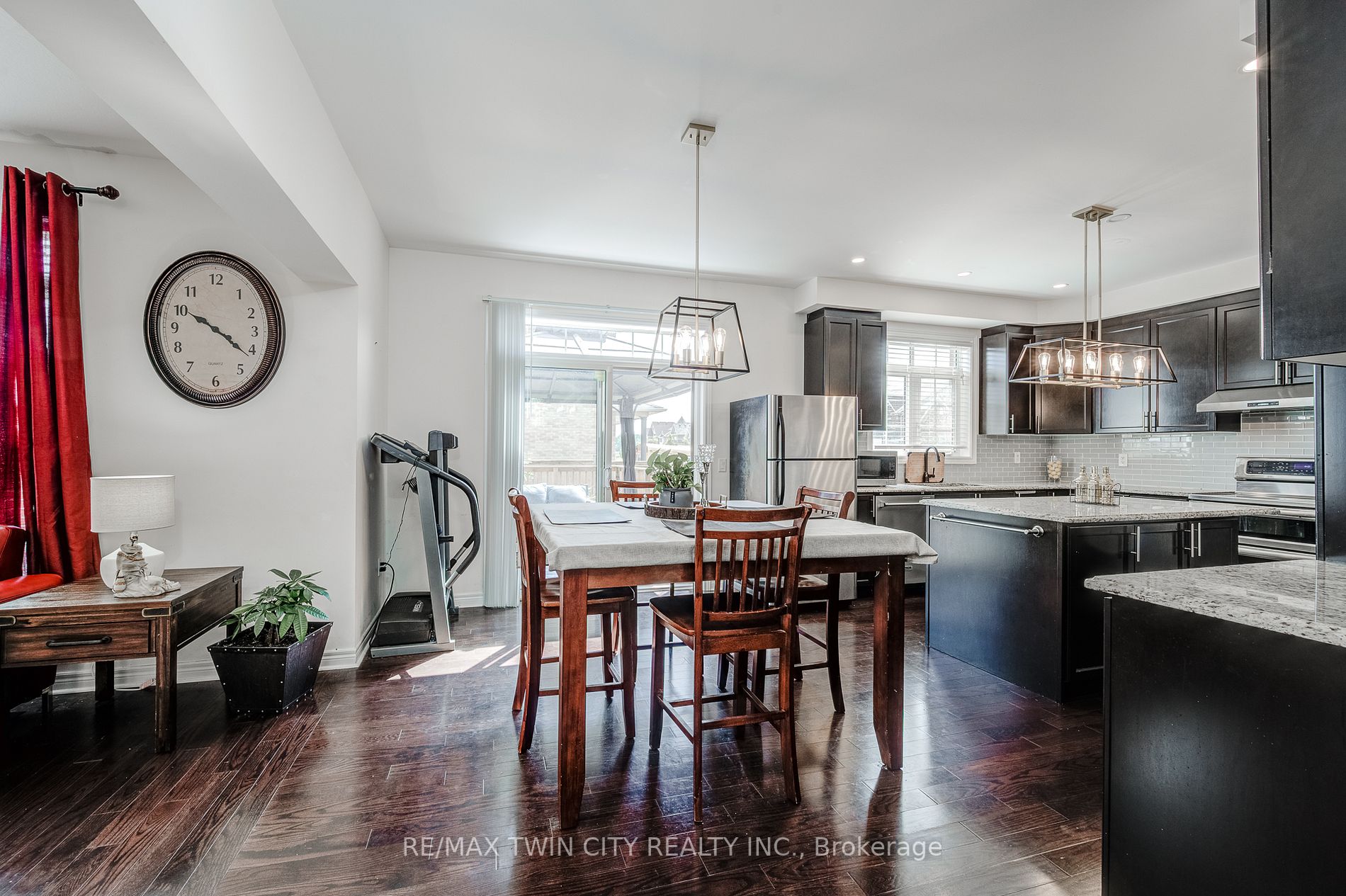 212 Dorchester Crt