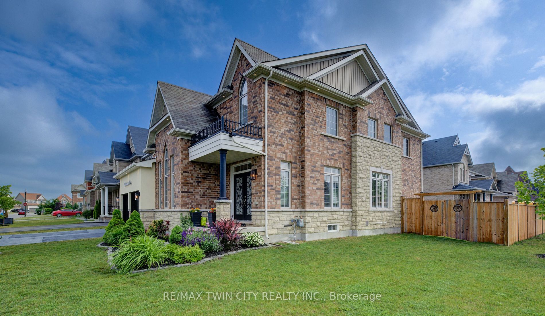 212 Dorchester Crt