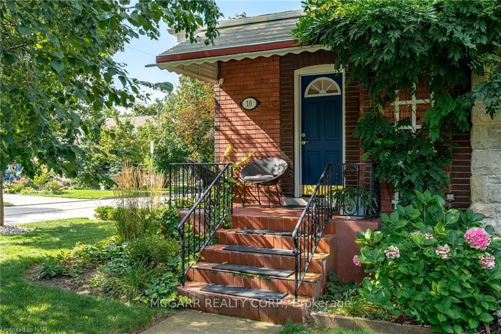 10 Woodruff Ave