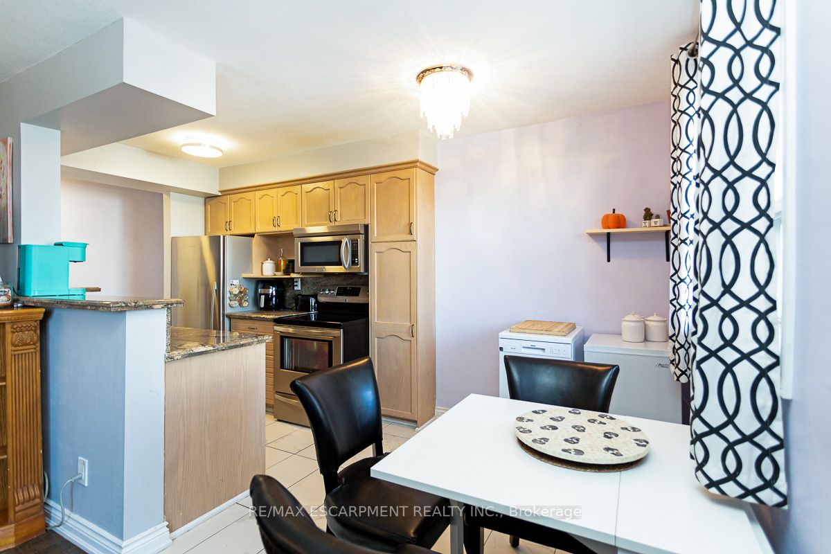 851 Queenston Rd, #501