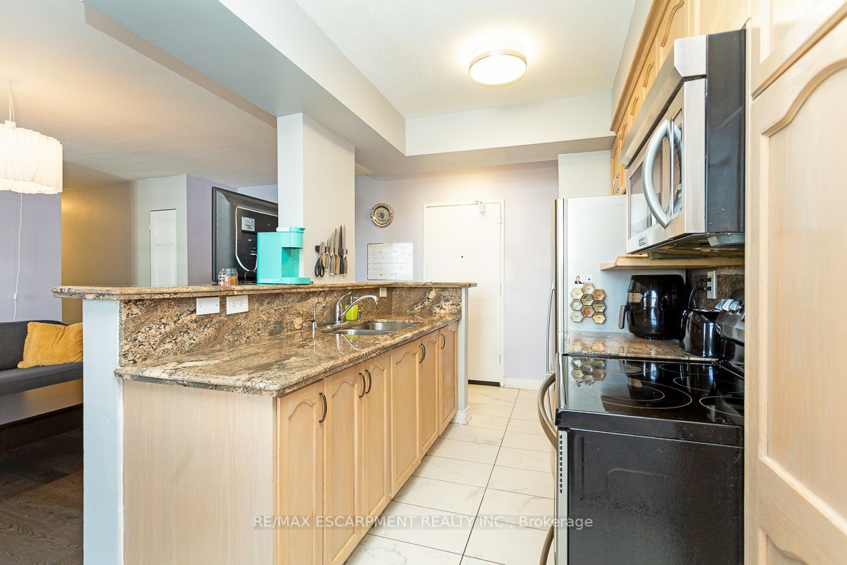 851 Queenston Rd, #501