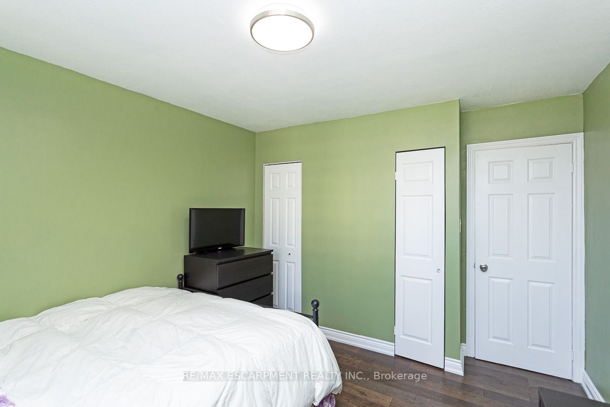 851 Queenston Rd, #501