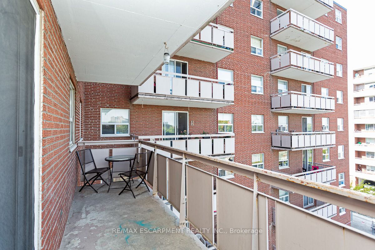 851 Queenston Rd, #501