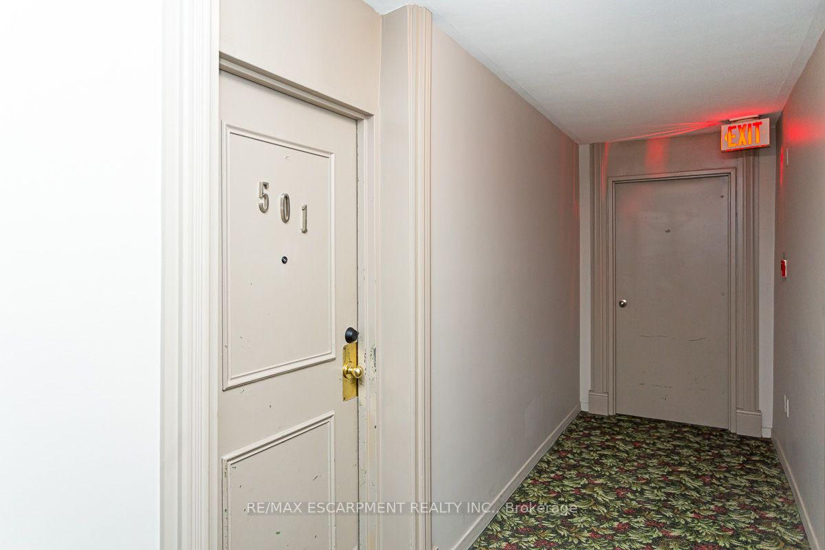 851 Queenston Rd, #501