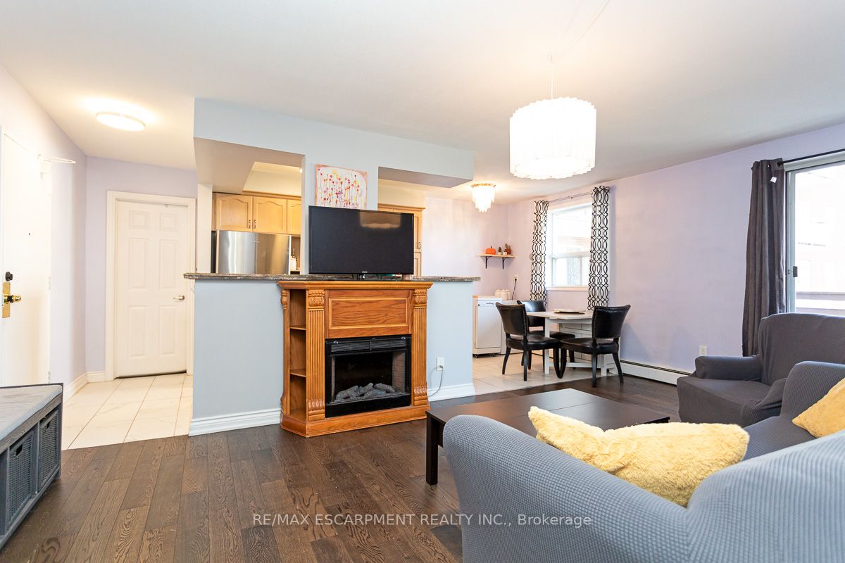851 Queenston Rd, #501