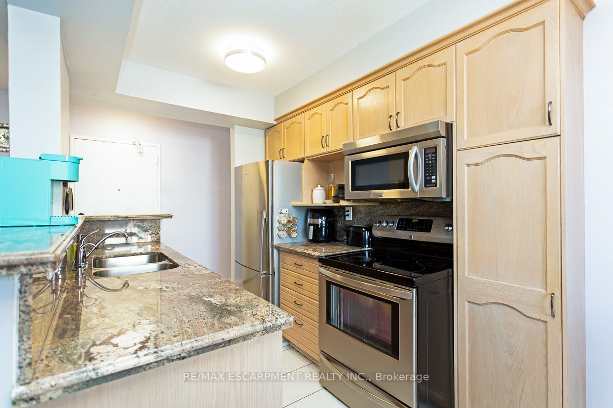 851 Queenston Rd, #501