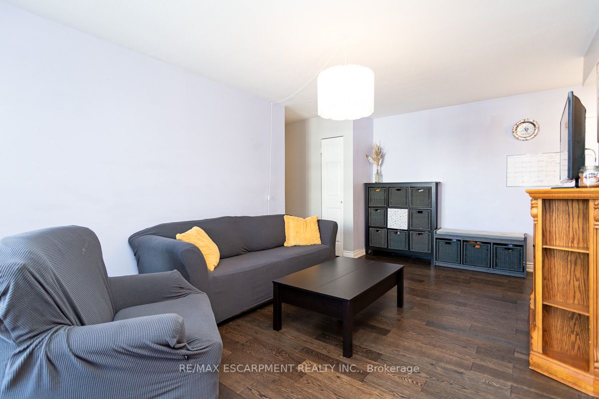 851 Queenston Rd, #501