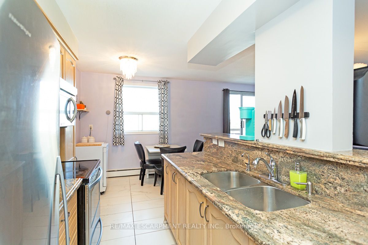 851 Queenston Rd, #501