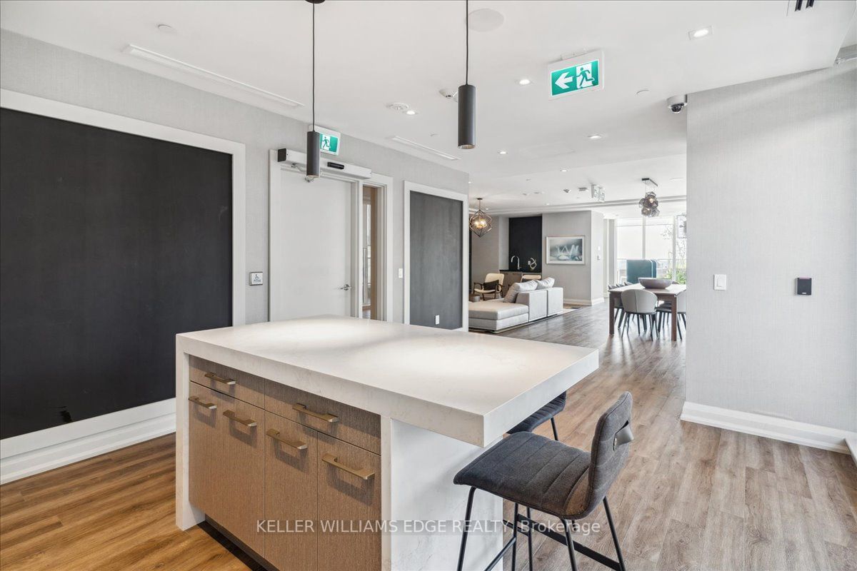 212 King William St, #612