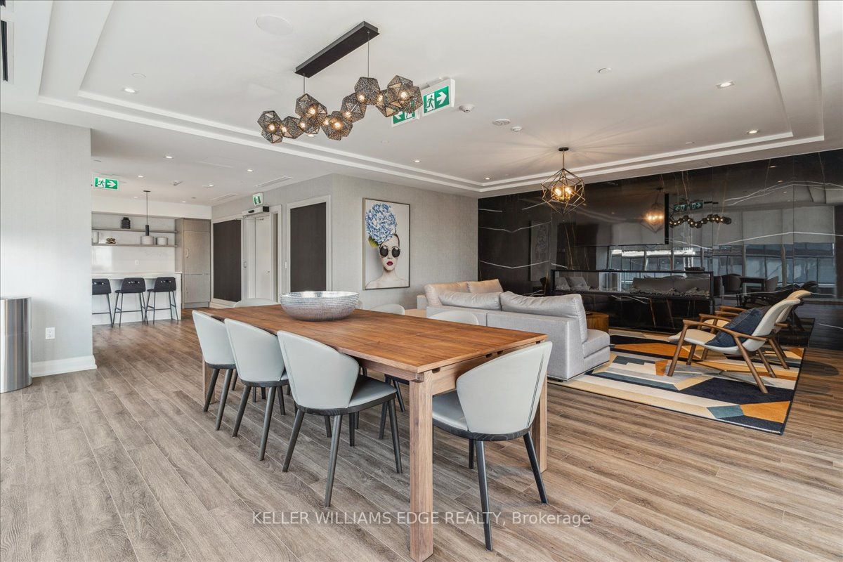 212 King William St, #612