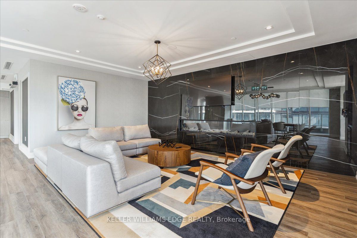 212 King William St, #612