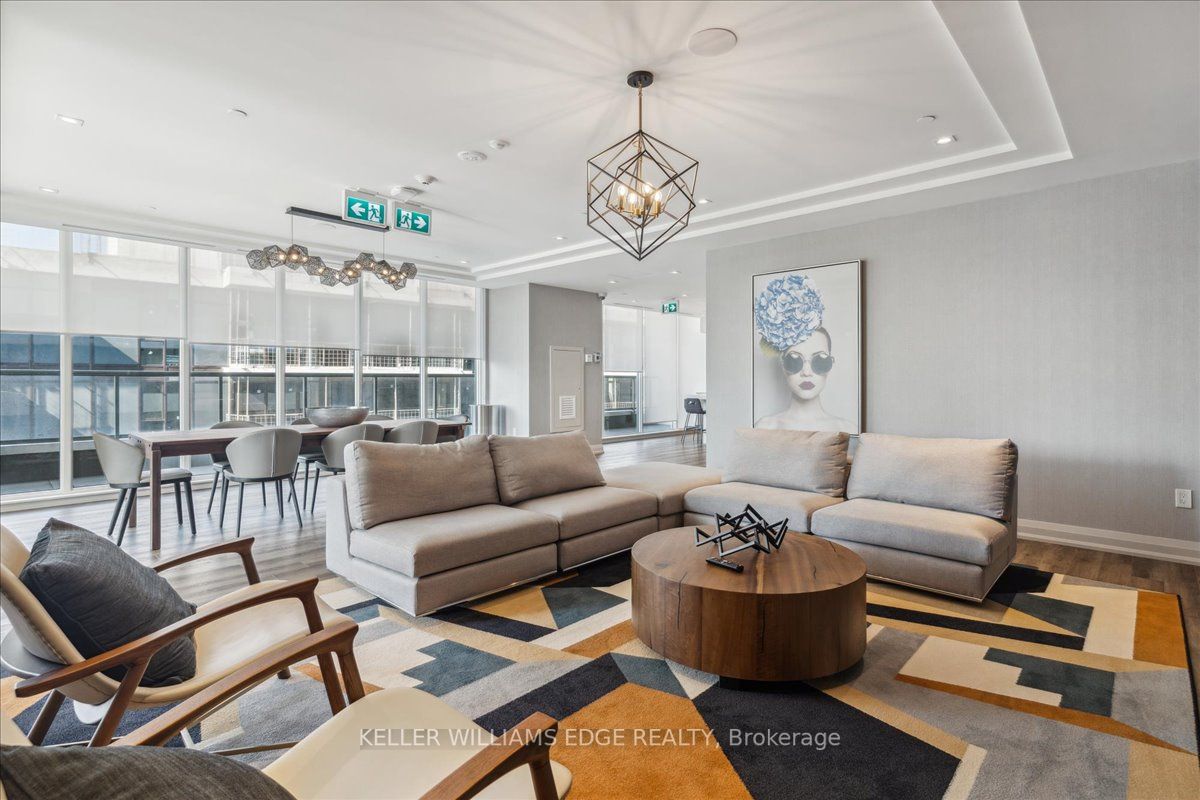212 King William St, #612