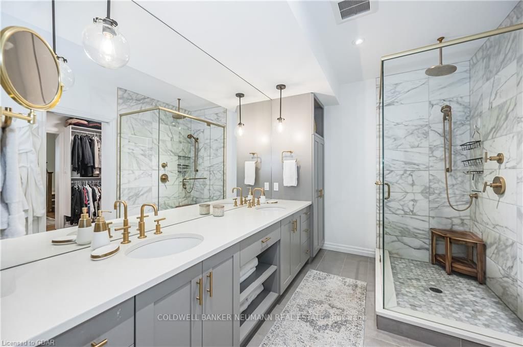 21 Monticello Cres