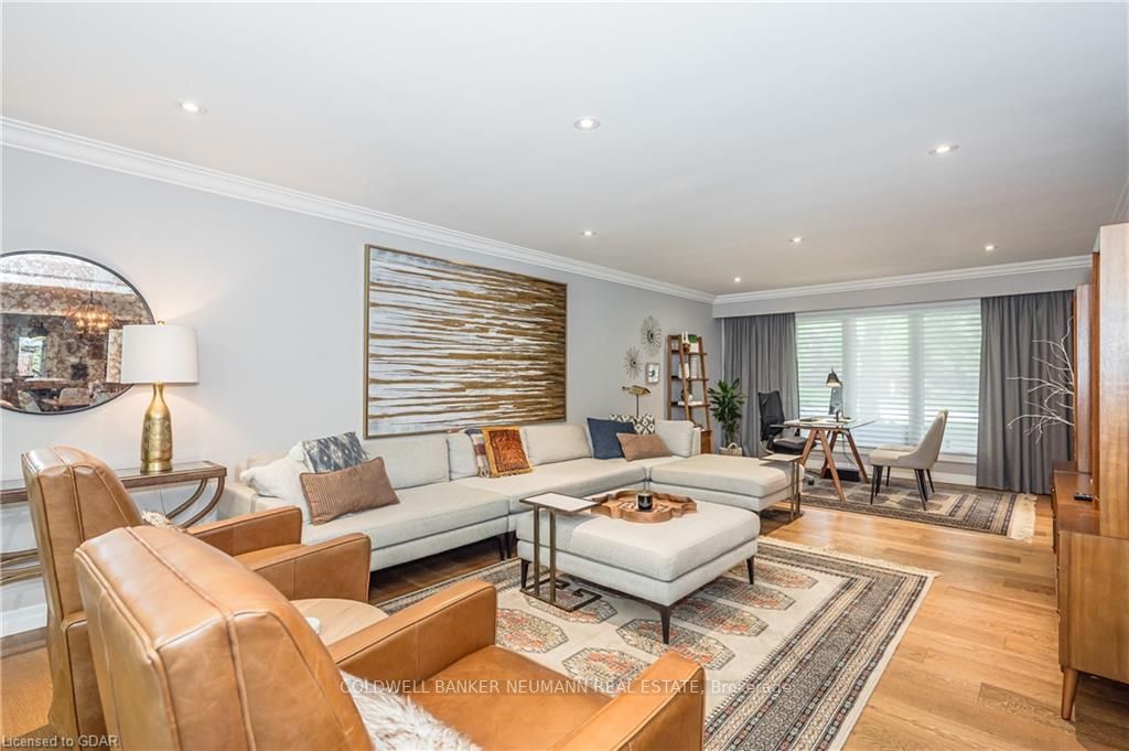 21 Monticello Cres