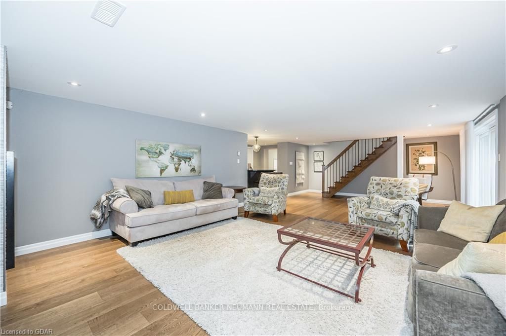 21 Monticello Cres