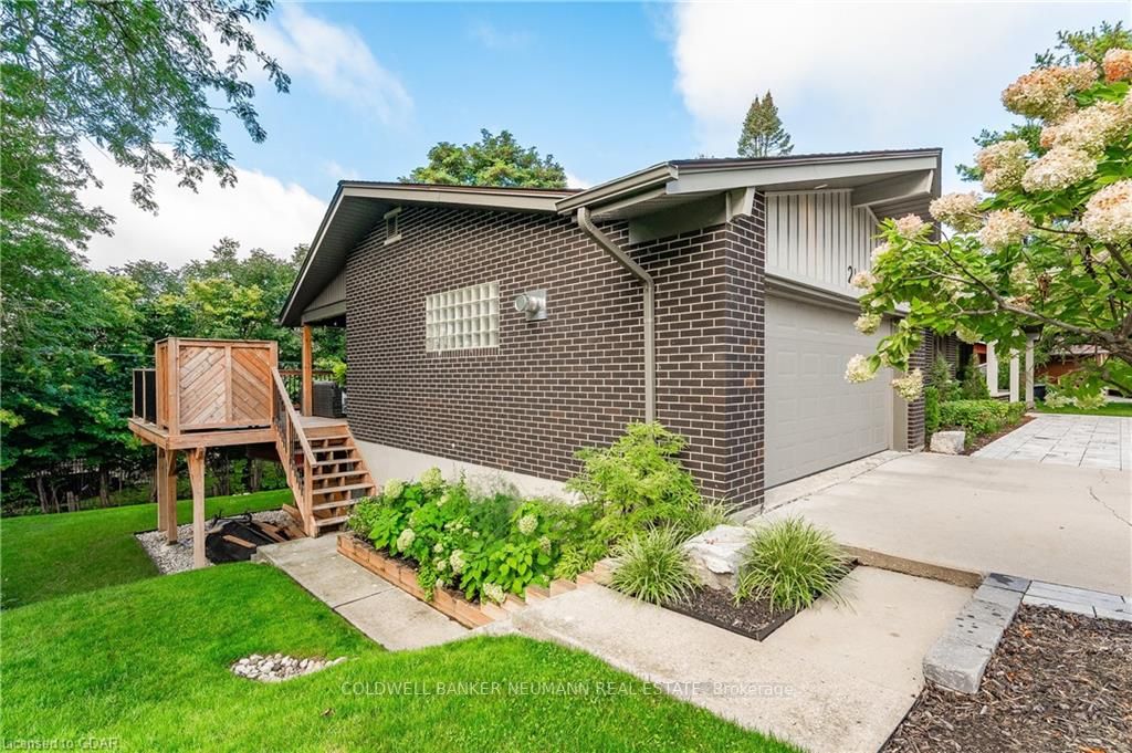 21 Monticello Cres