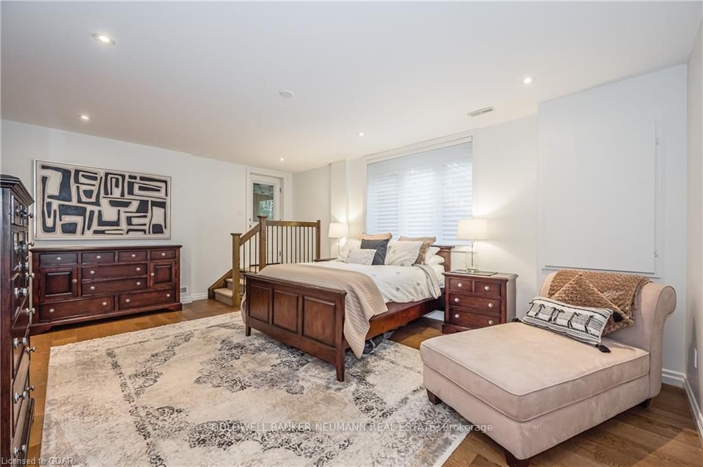 21 Monticello Cres
